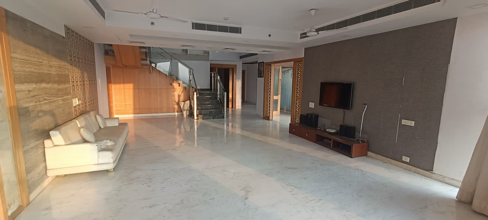 3 BHK + Servant Room 3810 Sq.Ft. Apartment in Jaypee Greens Sun Court III