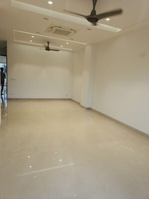 Room in 3 BHK Builder Floor at South Delhi – for Sale