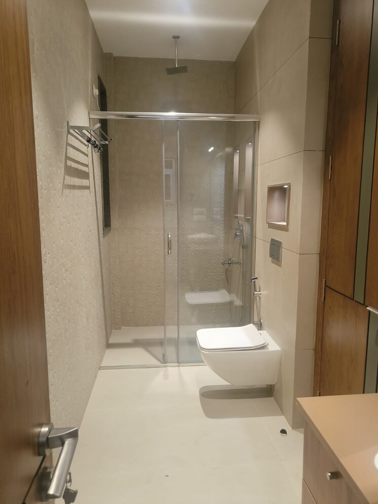 Bathroom, south delhi 3 Bedroom 1800 Sq.Ft. Builder Floor In South Delhi Delhi 9153259