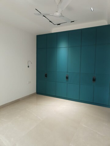 Room in 3 BHK Builder Floor at South Delhi – for Sale