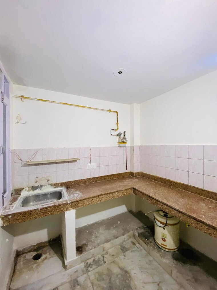 Kitchen, paryavaran complex 2 Bedroom 800 Sq.Ft. Builder Floor In Paryavaran Complex Delhi 9153282