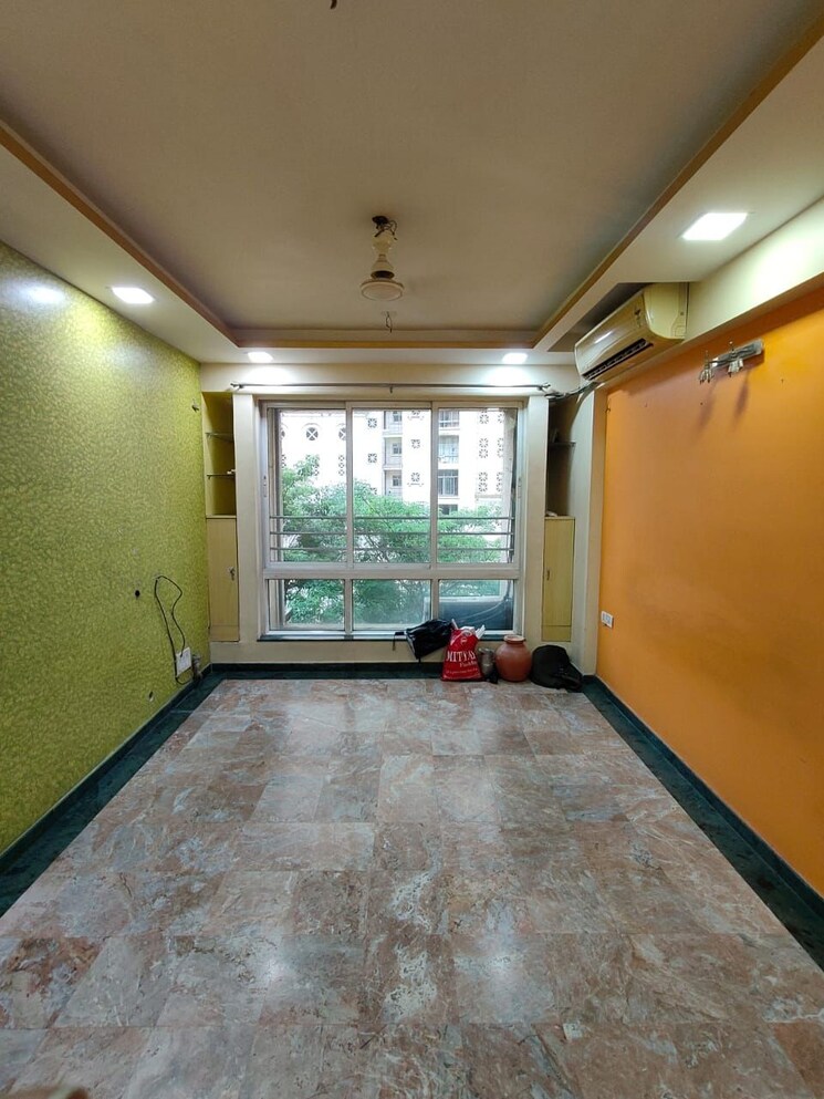 Room, silver-line 1.5 Bedroom 590 Sq.Ft. Apartment In Kasarvadavali Thane 9153274