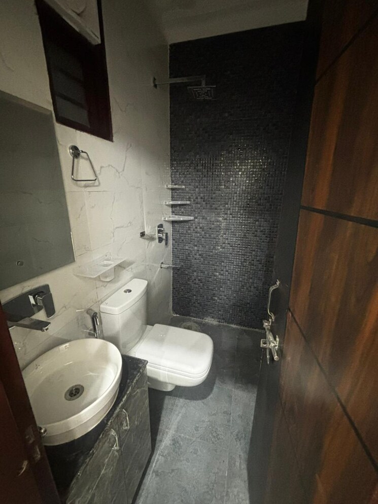 Bathroom, greenwood-city 2.5 Bedroom 1100 Sq.Ft. Builder Floor In Sector 40 Gurgaon 9153285