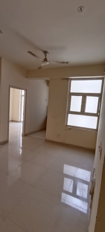 Room in 2 BHK Apartment at Shree Vardhman Mantra, Sector 67 – for Rent