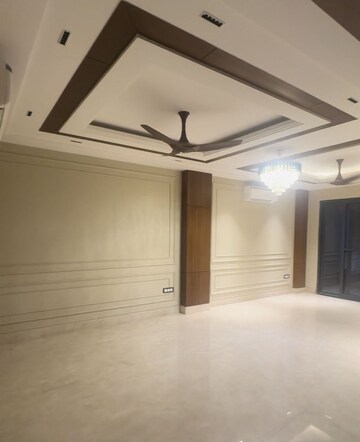 Room in 4 BHK Builder Floor at Rajendra Place – for Sale