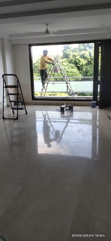 Parking in 3 BHK Builder Floor at Safdarjung Enclave – for Rent