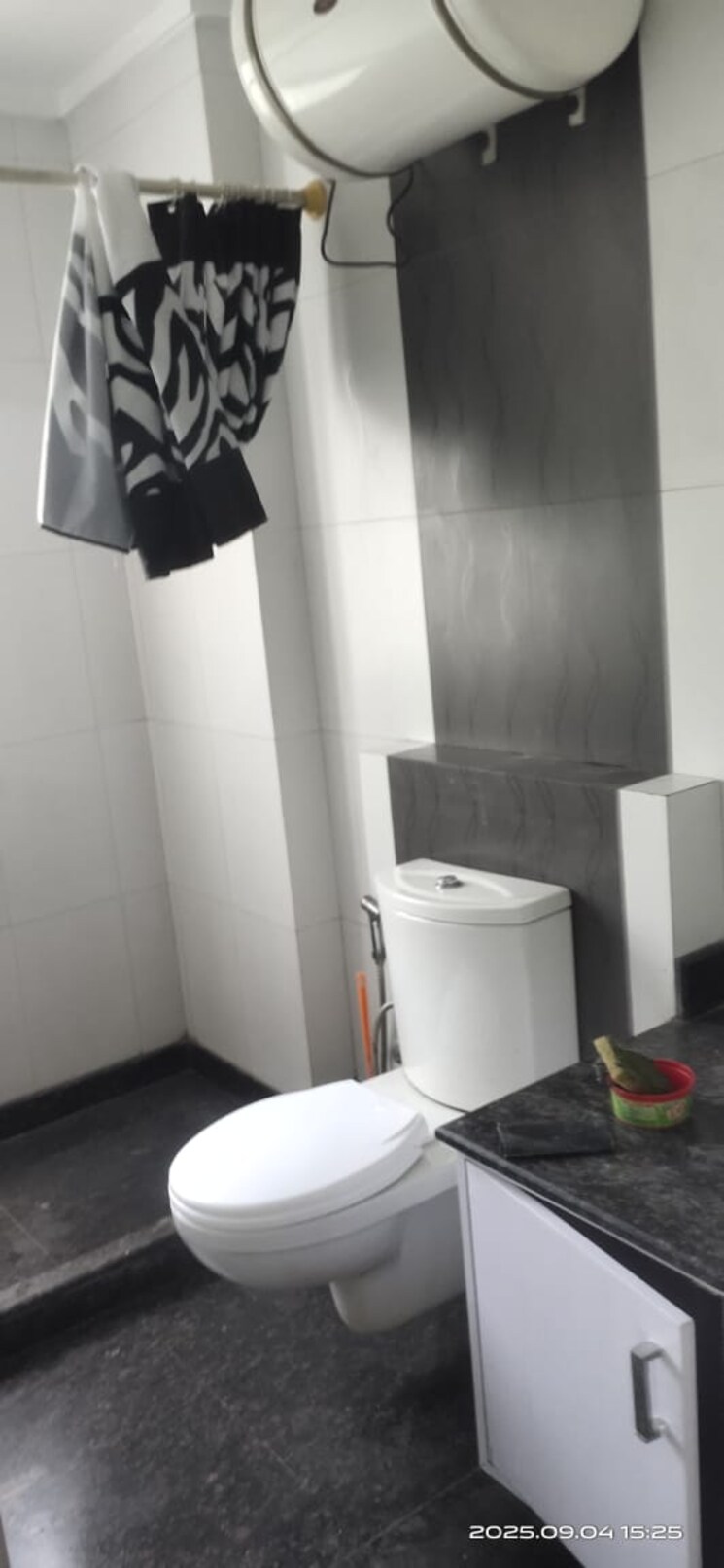 Bathroom, safdarjung enclave 3 Bedroom 200 Sq.Yd. Builder Floor In Safdarjung Enclave Delhi 9153342