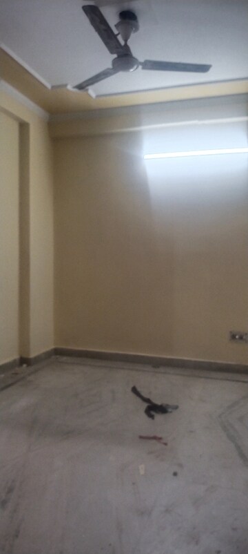 Room in 2 BHK Builder Floor at Mayur Vihar Phase 1 – for Rent