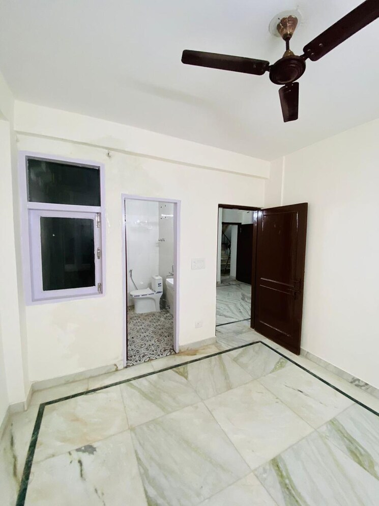 Bathroom, paryavaran complex 2 Bedroom 800 Sq.Ft. Builder Floor In Paryavaran Complex Delhi 9153335