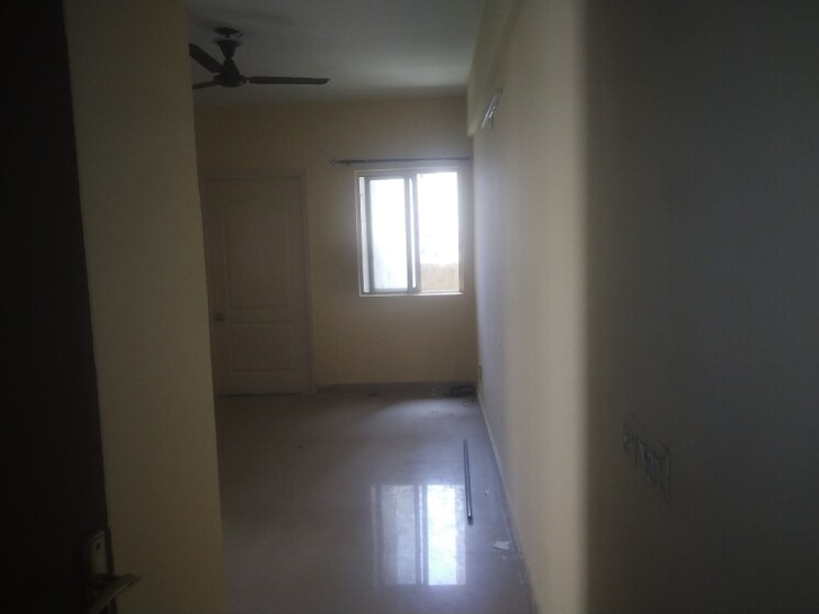 Room, paras-seasons 2 Bedroom 830 Sq.Ft. Apartment In Sector 168 Noida 9153378