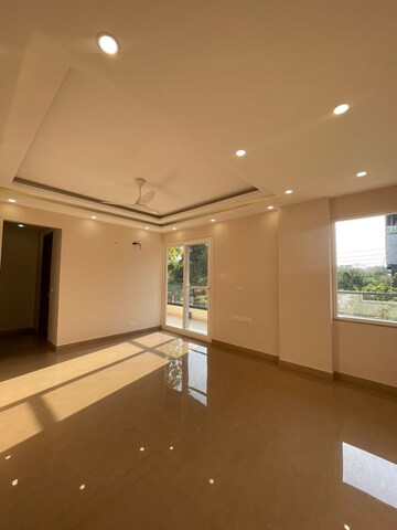 Room in 5 BHK Builder Floor at Sector 21c – for Sale