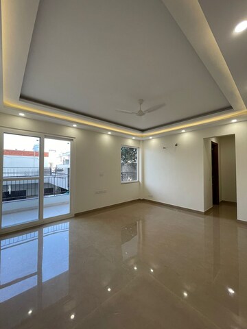 Room in 5 BHK Builder Floor at Sector 21c – for Sale