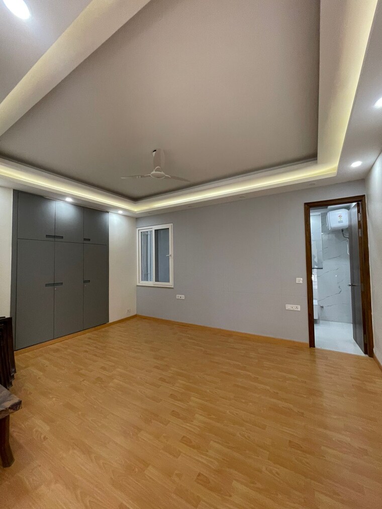 Room, sector 21c 5 Bedroom 4500 Sq.Ft. Builder Floor In Sector 21c Faridabad 9145570
