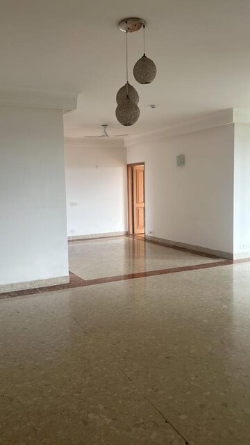 Room in 3 BHK Apartment at Jaypee Green Crescent Court, Jaypee Greens – for Rent