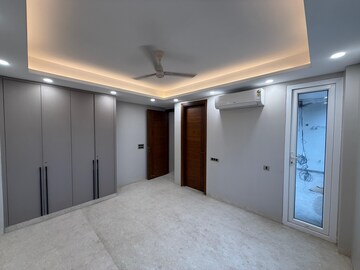 Room in 3 BHK Builder Floor at Nehru Enclave – for Rent