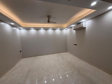 Room in 3 BHK Builder Floor at Nehru Enclave – for Rent