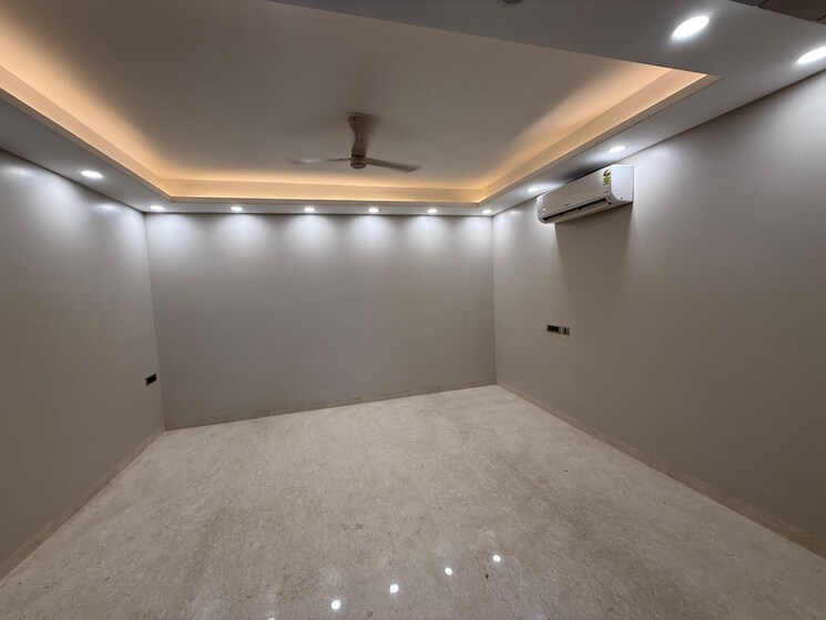 Room, nehru enclave 3 Bedroom 240 Sq.Yd. Builder Floor In Nehru Enclave Delhi 9153374