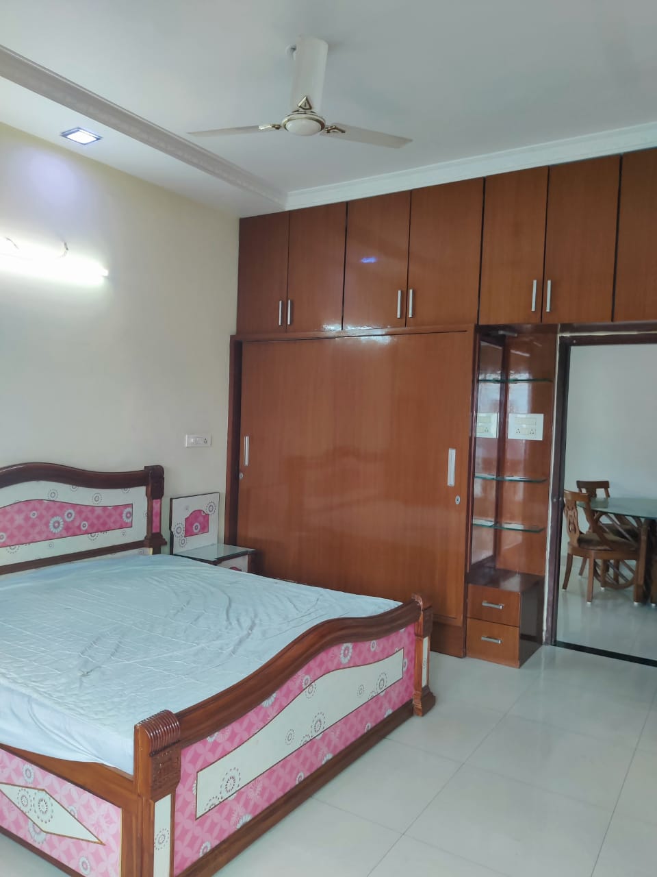 2 BHK + Study Room Apartment For Rent in Jayanti Mansion