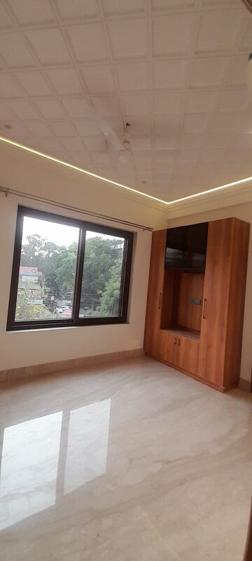 Room in 4 BHK Builder Floor at Chittaranjan Park – for Rent