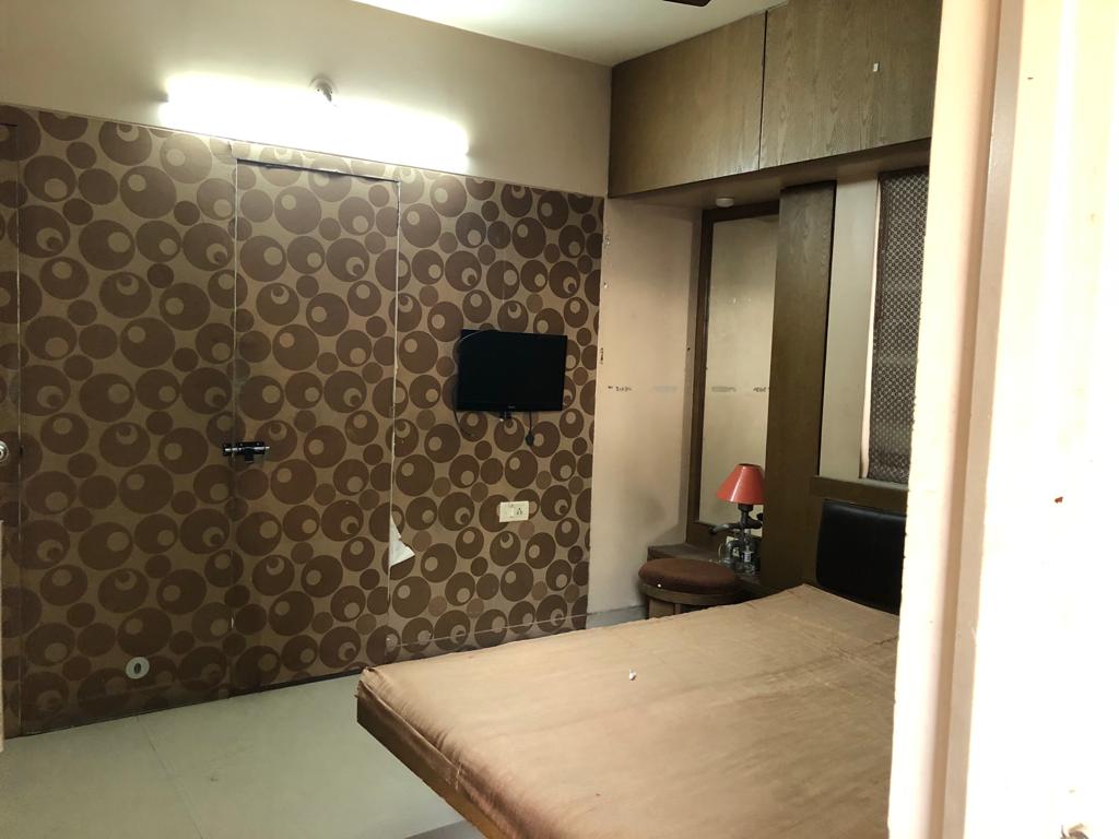 2 BHK + Servant Room Apartment For Sale in Ganadhish Sankul