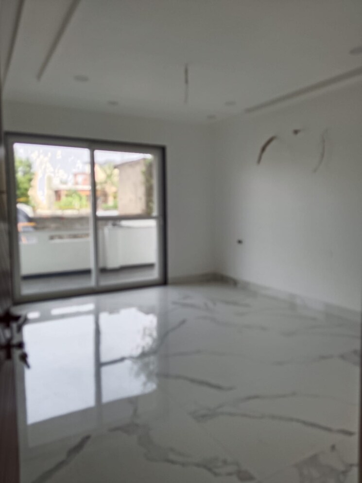 Room, sector 46 4 Bedroom 4500 Sq.Ft. Builder Floor In Sector 46 Faridabad 9153387