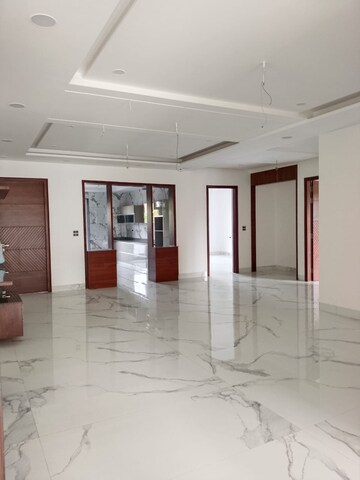 Room in 4 BHK Builder Floor at Sector 46 – for Sale