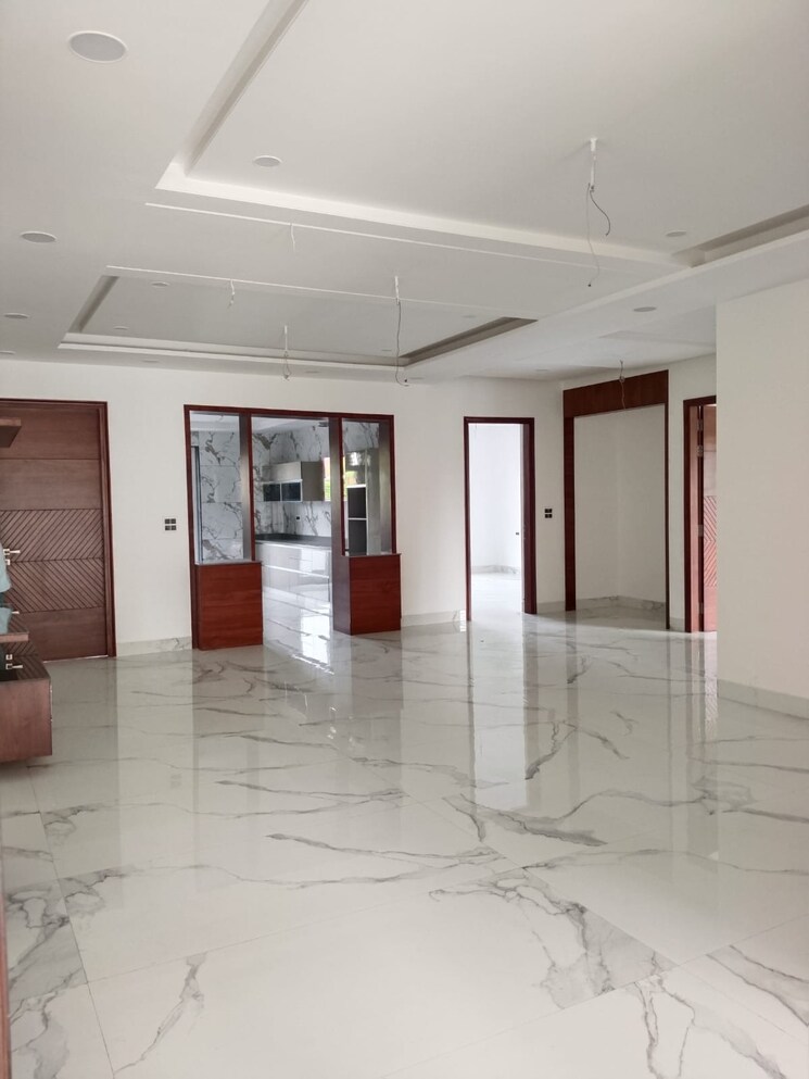 Room, sector 46 4 Bedroom 4500 Sq.Ft. Builder Floor In Sector 46 Faridabad 9153387