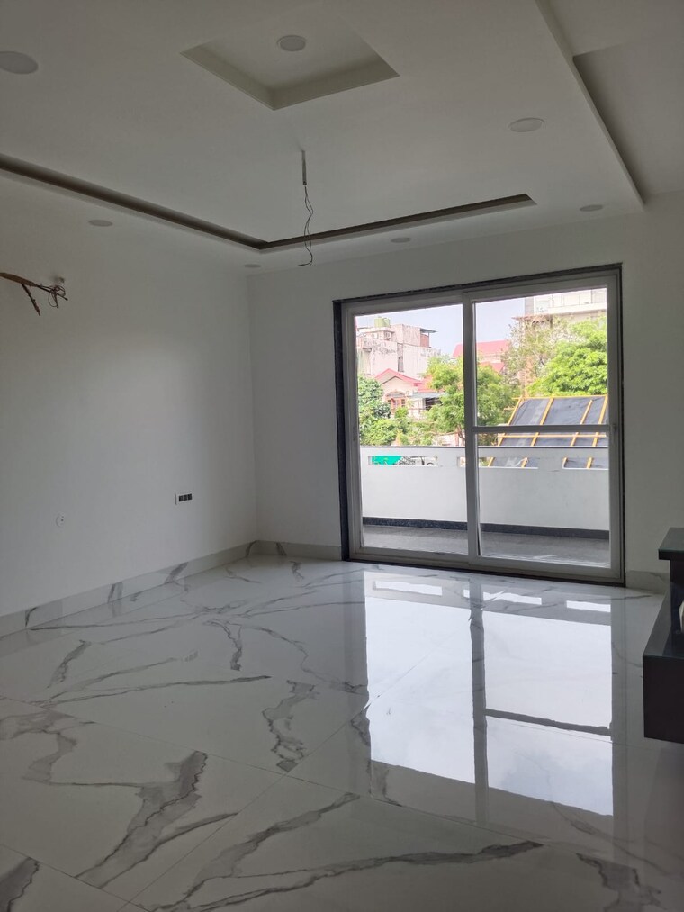 Room, sector 46 4 Bedroom 4500 Sq.Ft. Builder Floor In Sector 46 Faridabad 9153387