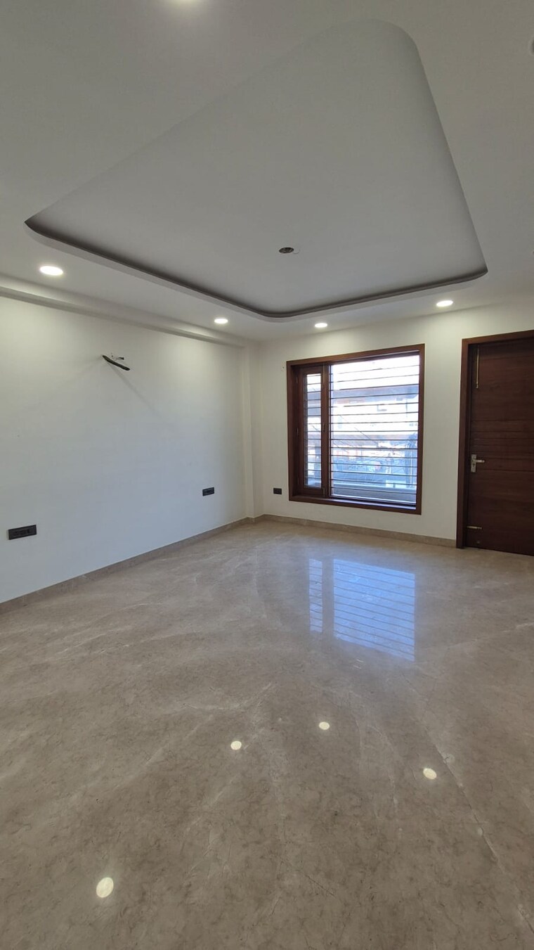 Room, sector 46 4 Bedroom 4500 Sq.Ft. Builder Floor In Sector 46 Faridabad 9153403