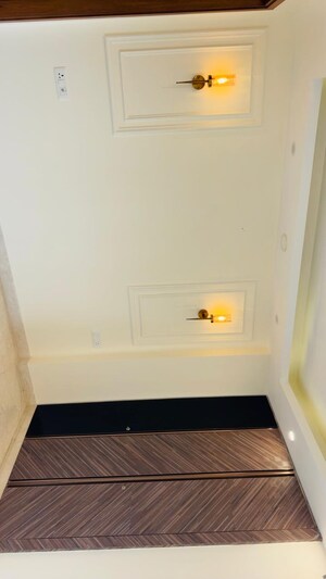 Furnished Amenities in 3 BHK Builder Floor at Chittaranjan Park – for Sale