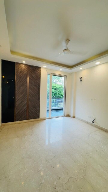 Room in 3 BHK Builder Floor at Chittaranjan Park – for Sale