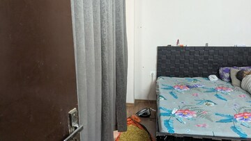 Bedroom in 2.5 BHK Apartment at Amrapali Golf Homes, Sector 4 Greater Noida – for Rent