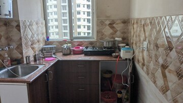 Kitchen in 2.5 BHK Apartment at Amrapali Golf Homes, Sector 4 Greater Noida – for Rent
