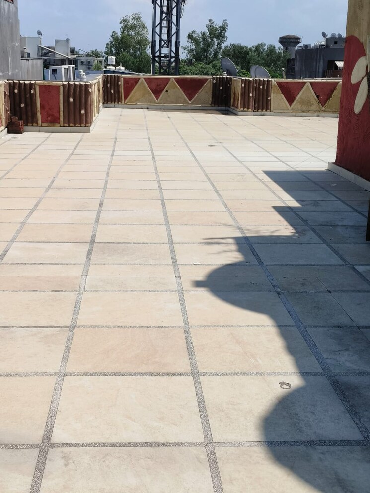 Balcony, greater kailash ii 4 Bedroom 300 Sq.Yd. Builder Floor In Greater Kailash ii Delhi 9153438