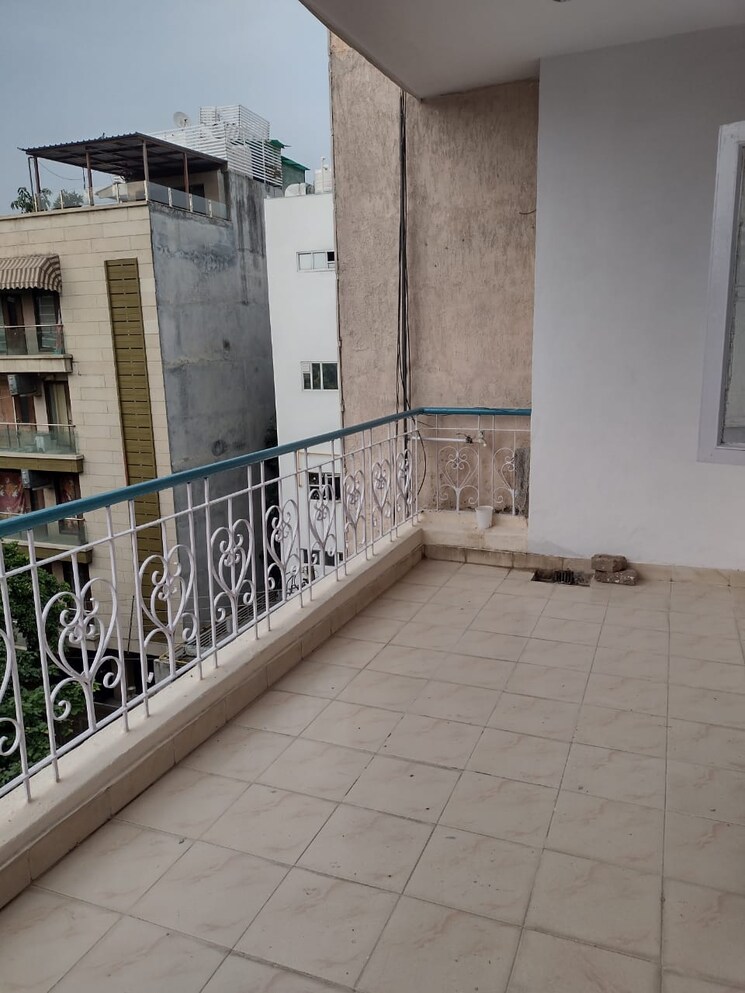 Balcony, east of kailash 2 Bedroom 125 Sq.Yd. Builder Floor In East Of Kailash Delhi 9153459