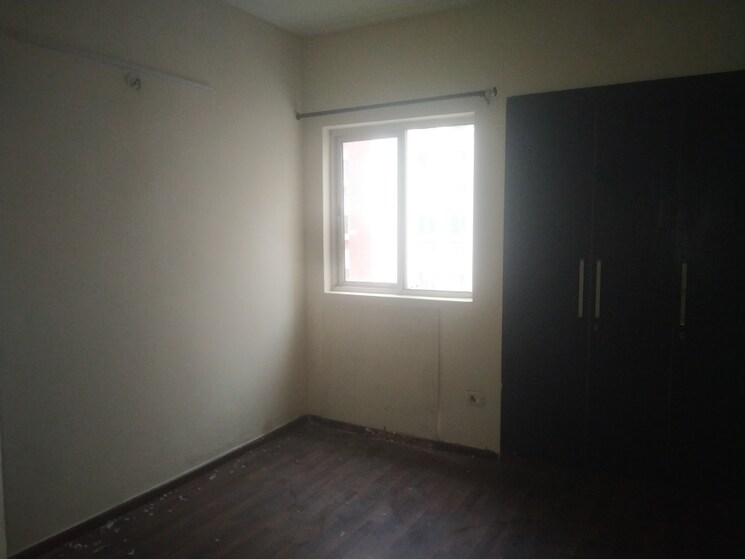 Room, paras-seasons 3 Bedroom 1165 Sq.Ft. Apartment In Sector 168 Noida 9153445