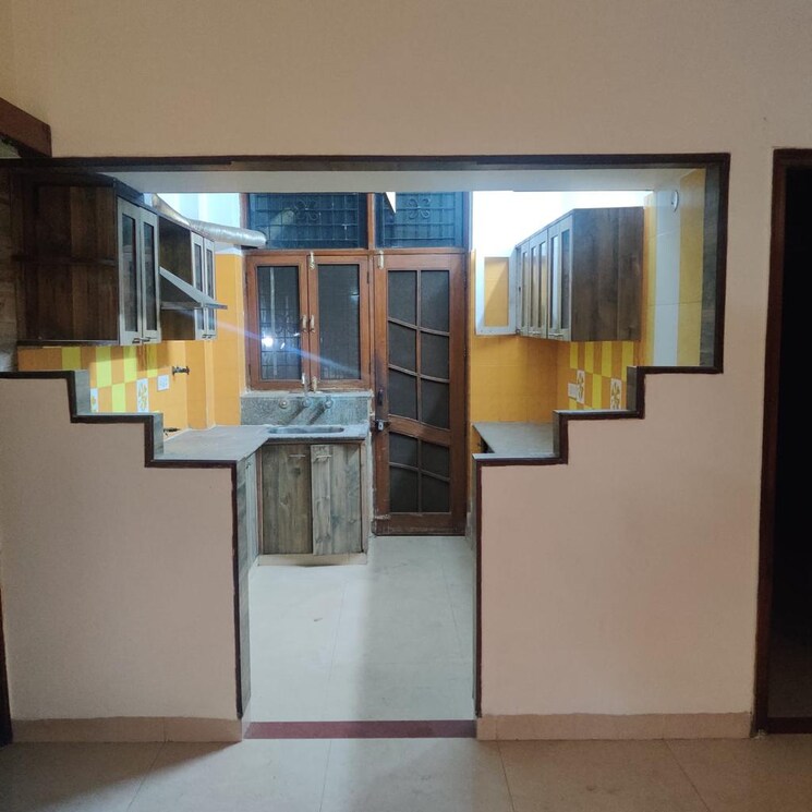 Living Room, rwa-apartments 6+ Bedroom 162 Sq.Mt. Independent House In Sector 31 Noida 9153455