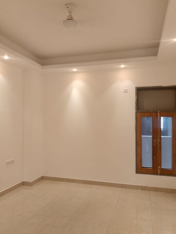 Room in 3 BHK Apartment at Smart World Gems, Sector 89 – for Rent