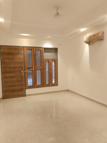 Room in 3 BHK Apartment at Smart World Gems, Sector 89 – for Rent