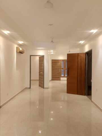Room in 3 BHK Apartment at Smart World Gems, Sector 89 – for Rent