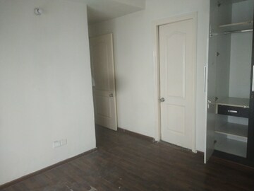 Room in 3 BHK Apartment at Paras Seasons, Sector 168 – for Rent