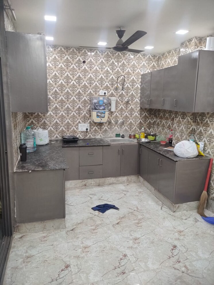 Kitchen, greater kailash part 3 3 Bedroom 217 Sq.Yd. Builder Floor In Greater Kailash Part 3 Delhi 9153528