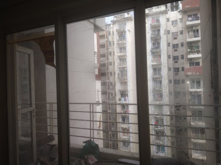  Parking, paras-seasons 3 Bedroom 1625 Sq.Ft. Apartment In Sector 168 Noida 9153523