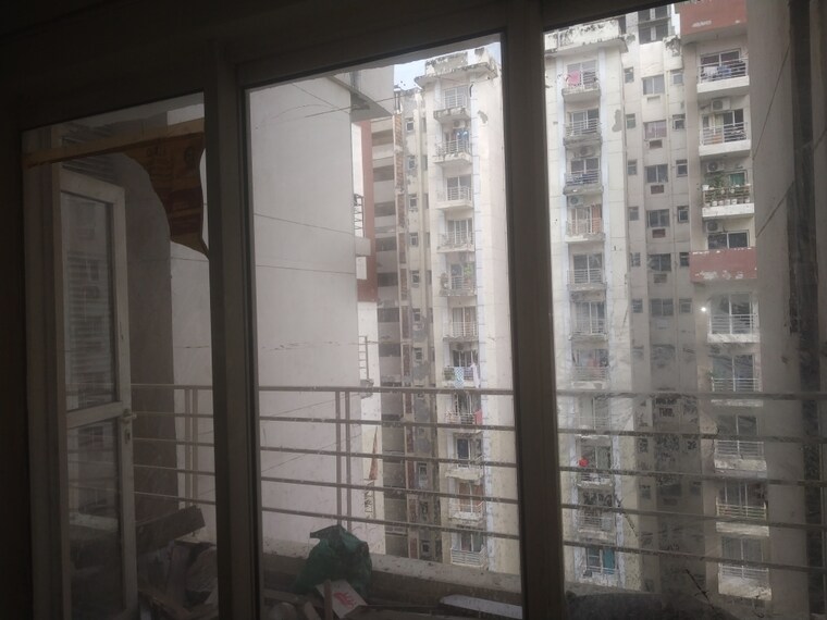  Parking, paras-seasons 3 Bedroom 1625 Sq.Ft. Apartment In Sector 168 Noida 9153523