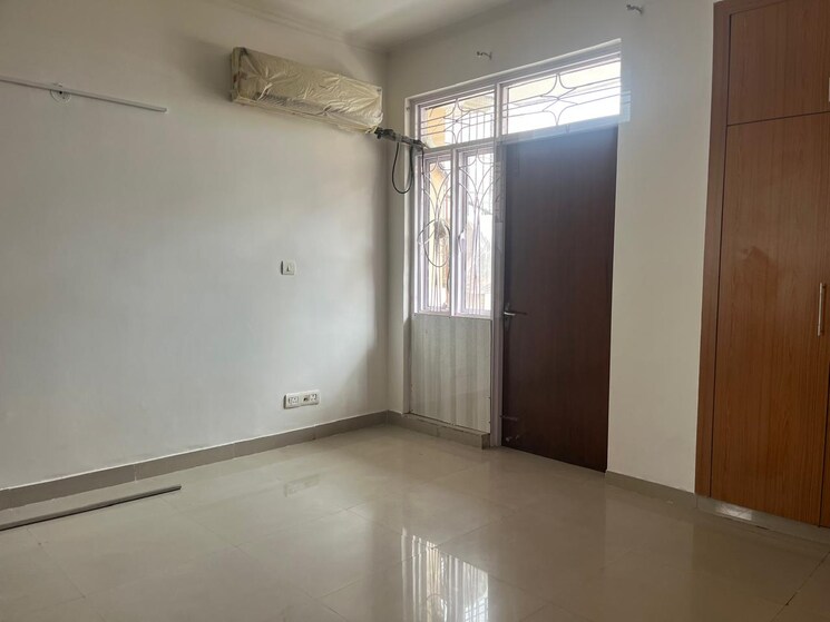 Room, parsvnath-green-ville 3 Bedroom 2020 Sq.Ft. Apartment In Sector 48 Gurgaon 9153533