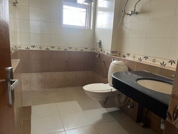Bathroom in 3 BHK Apartment at Parsvnath Green Ville, Sector 48 – for Rent