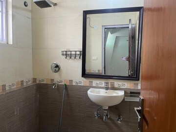 Bathroom in 3 BHK Apartment at Parsvnath Green Ville, Sector 48 – for Rent