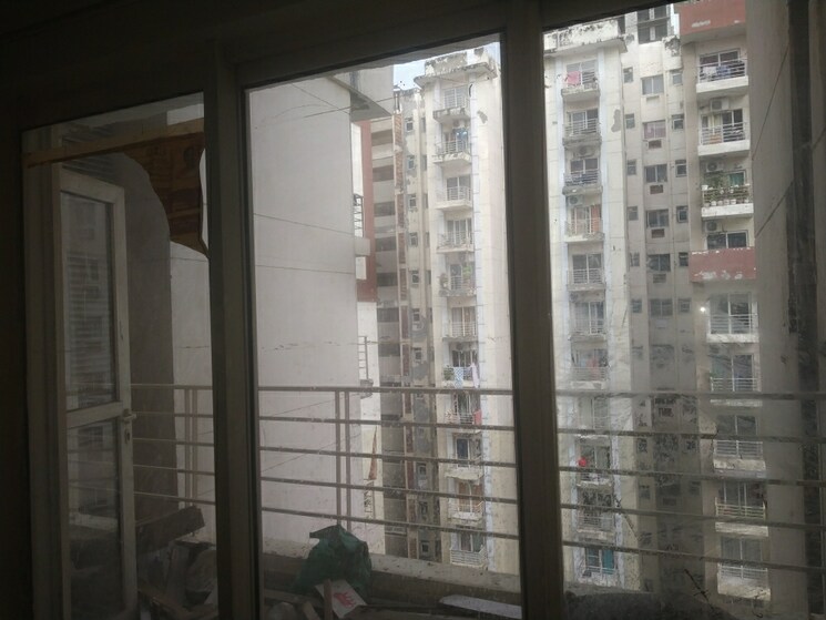  Parking, paras-seasons 3 Bedroom 1625 Sq.Ft. Apartment In Sector 168 Noida 9153544