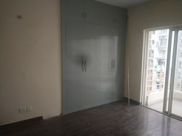 Room in 3 BHK Apartment at Paras Seasons, Sector 168 – for Rent