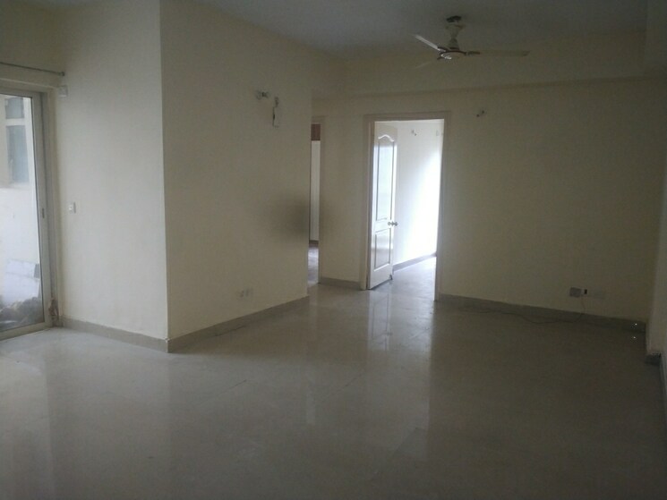 Room, paras-seasons 3 Bedroom 1625 Sq.Ft. Apartment In Sector 168 Noida 9153544